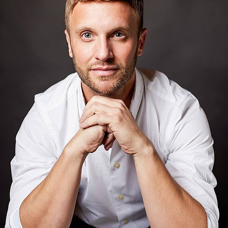 6efb6cbc07aa9a0d01a79d43b7b0bf5d--corporate-portrait-corporate-headshots