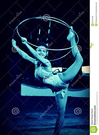 hula-hoop-performer-entertains-crowd-under-big-top-circus-world-museum-baraboo-wisconsin-55741198